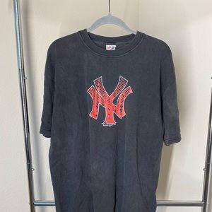 New York Yankees 2000 Majestic T-Shirt
size: XL